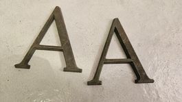 2 lettere di metallo "A"