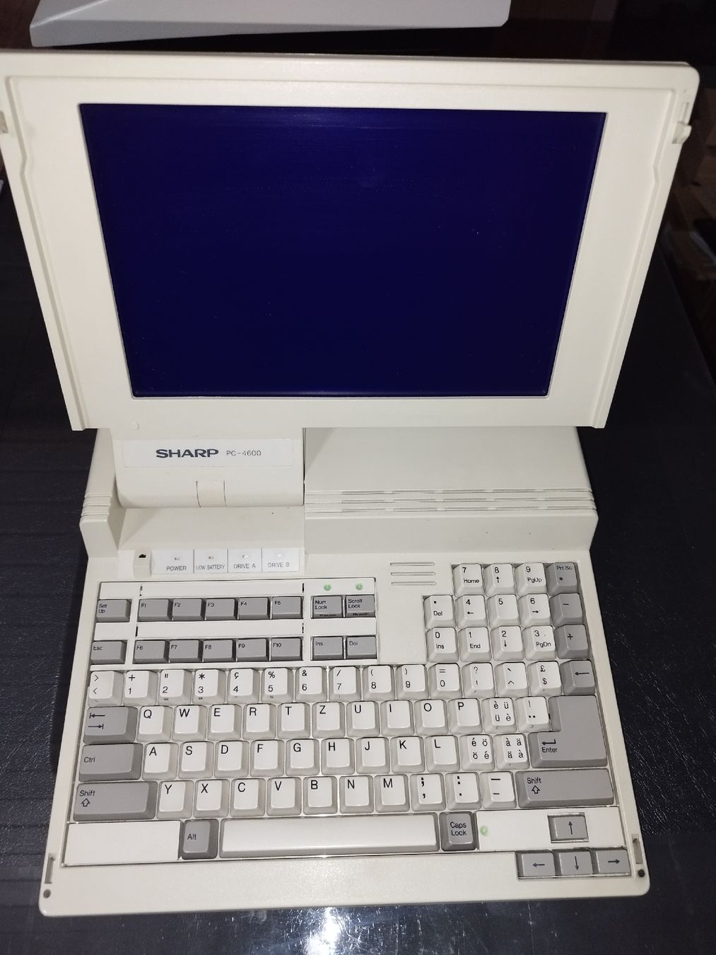 Sharp Portables: Sharp PC-4602 – D'occasion à Domdidier par look80486
