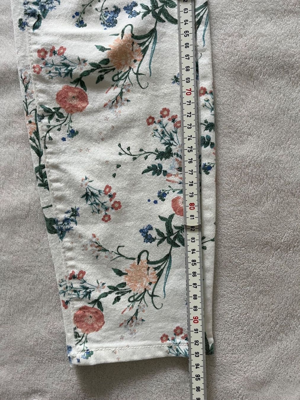 C&A Jeans: Jeans beige mit Blumen - Muster , Grösse 36 – Usato da Lohn-Ammannsegg venduto da panywa 5