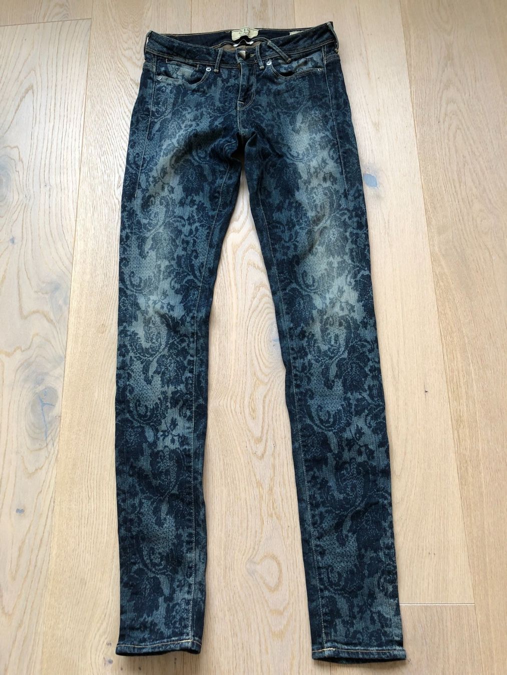 Guess Jeans: Jeans  GUESS, JEGGING,  Gr. 26 – Usato da Siebnen venduto da Trans-Am