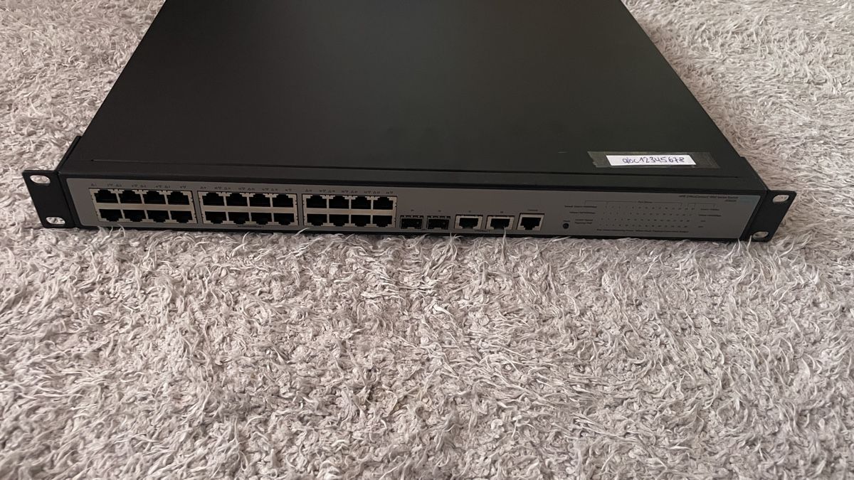 Hewlett Packard Hub & Switch: HPE OfficeConnect 1950 Series Switch – Usato da Ramlinsburg venduto da Meeliinaa 1