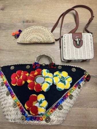 Drei Strohtaschen Set mit Pompon Dekor guter Zustand