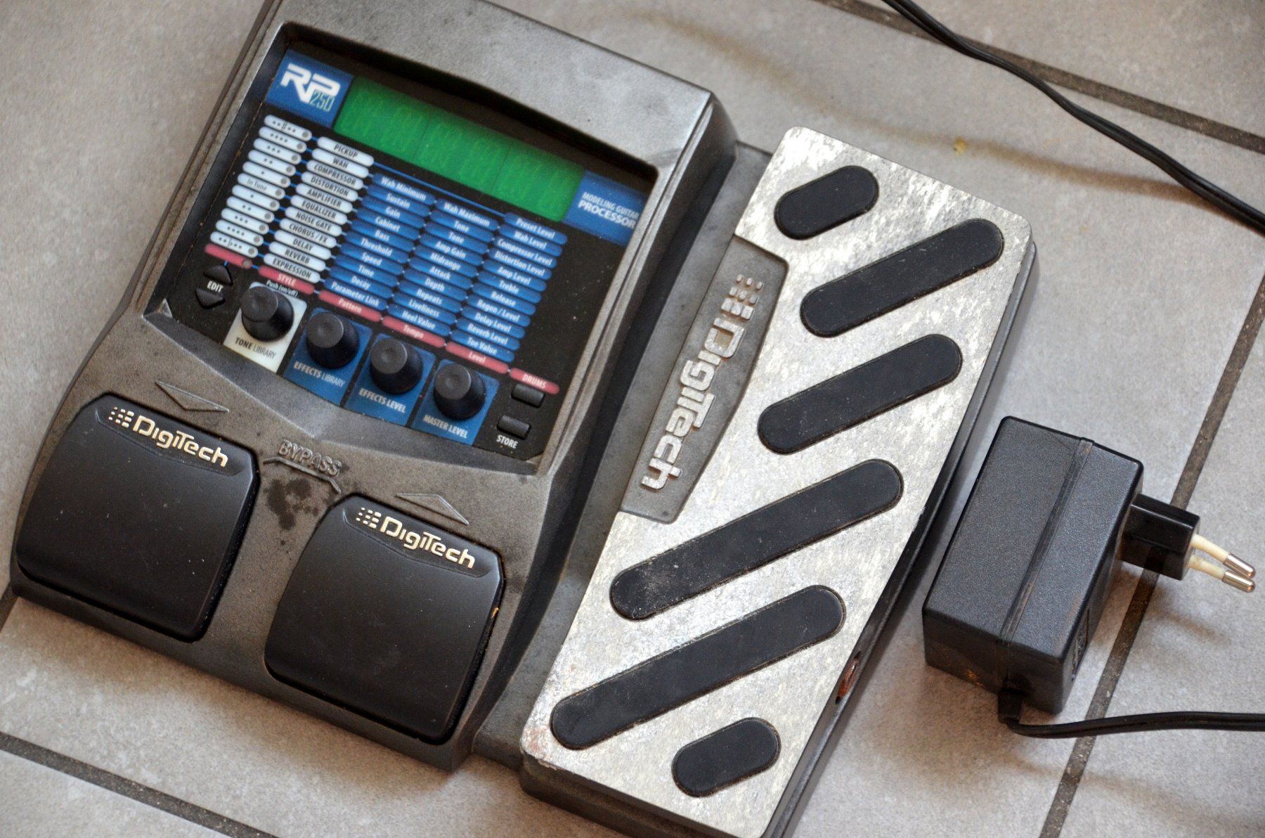 Strumenti musicali: DigiTech Guitar Multi-Effects Pedal – Usato da Collonges venduto da arashee 1