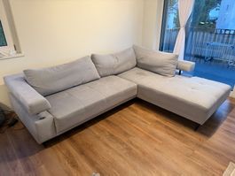 Ecksofa Heaven hellgrau L-Form, motorische Sitztiefe