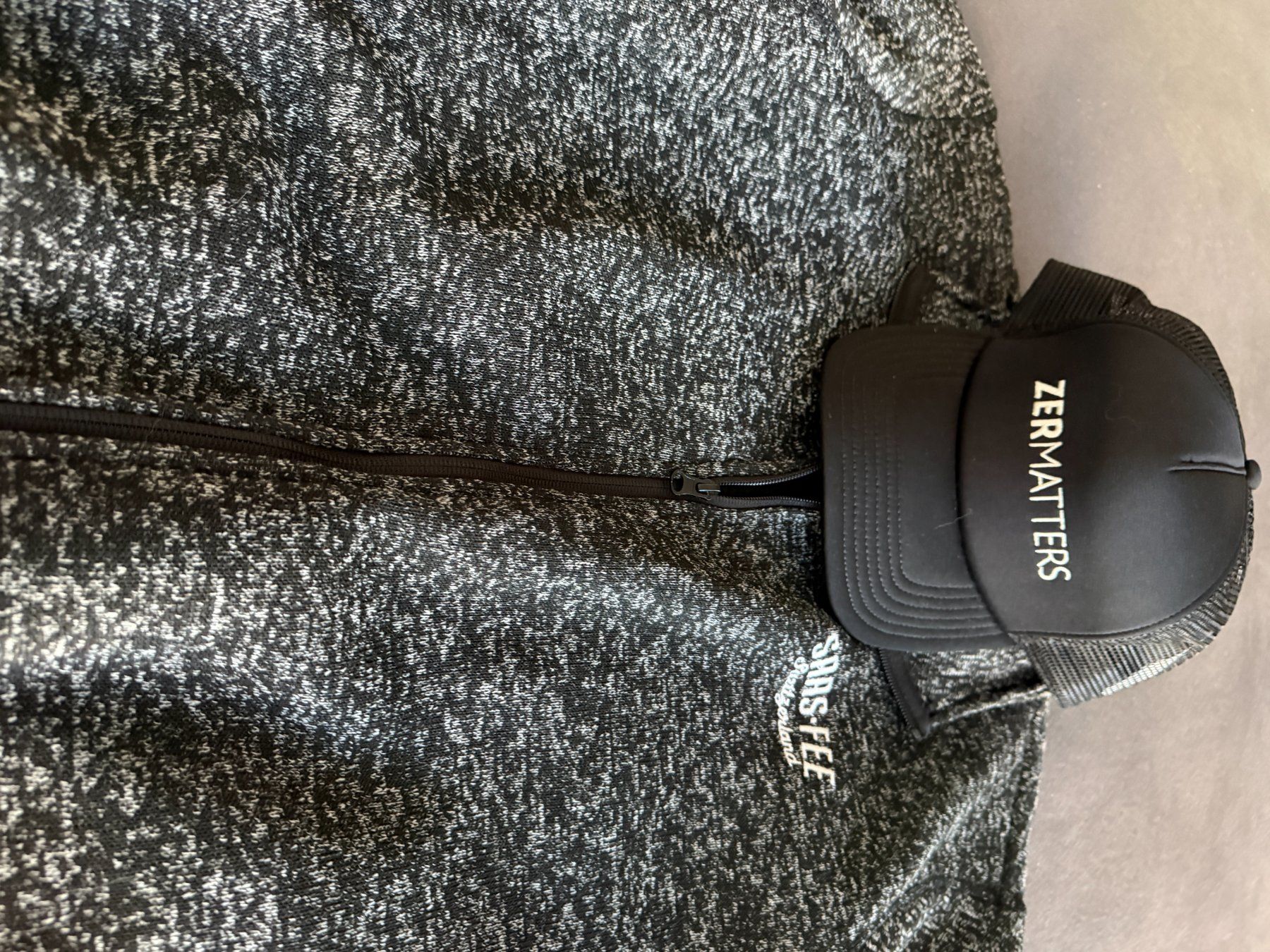 Giacche: Polyesterjacke Saas Fee mit Gratis Cap – Nuovo (secondo la descrizione) da Zollikofen venduto da fre_nq97 1