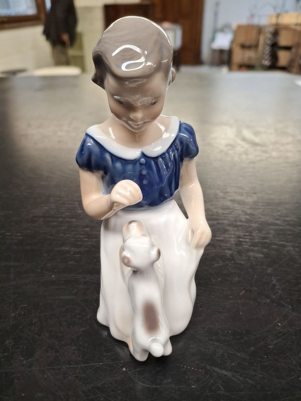 Bing & Grøndahl Figuren: Mädchen mit Welpe, Bing & Gröndahl Figur Nr. 2316 oder 477 – Gebraucht aus Fislisbach von HurtiBrocki 1