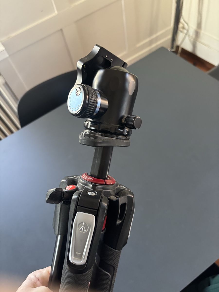 Manfrotto Altri Accessori: Manfrotto Kugeökopf Stativ – Usato da wädenswil venduto da vandalos 2
