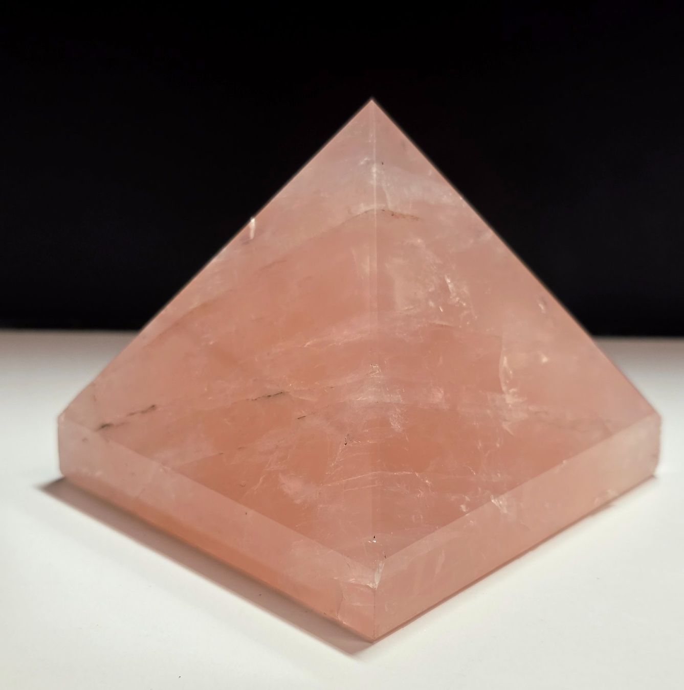 Minerali & Pietre curative: Rosenquarz Pyramide 493g – Nuovo e nell'imballaggio originale da Matzingen venduto da Shay_Crystalz 1