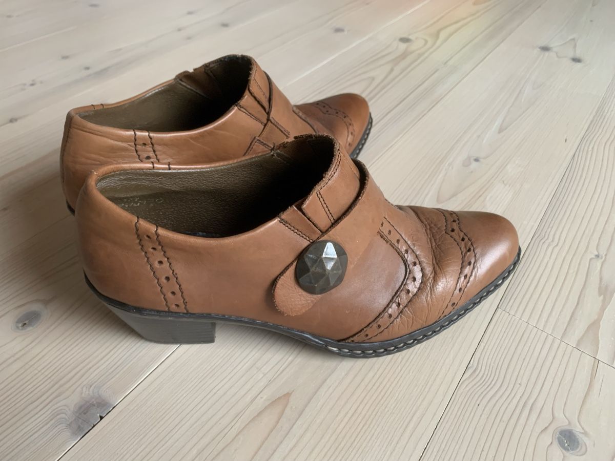 Rieker Scarpe da donna: Lederpumps von Rieker Gr. 37 – Usato da Biberist venduto da coffee13