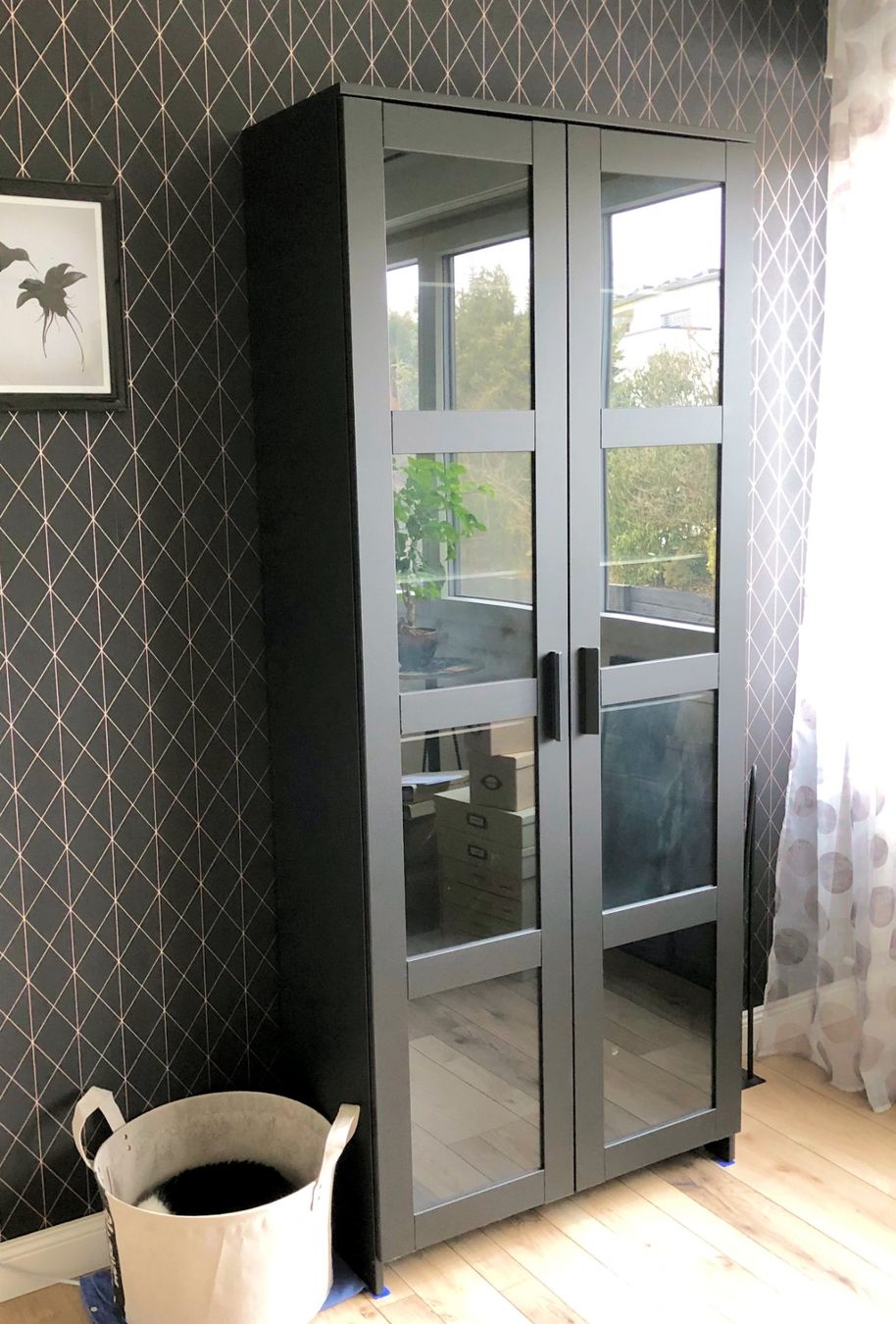Ikea Armoires: Vitrinen Schrank mit Glastablaren oder Holz – D'occasion à Rüti ZH par Jasna89 1