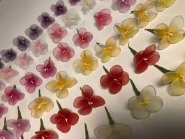 Handgemachte Blüten aus Nylonmaterial klein