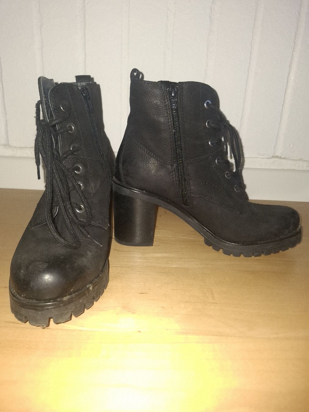 Dosenbach Chaussures femmes: Schwarze Boots mit Absatz, Grösse 37 – D'occasion à Langenthal par Lari2107 1