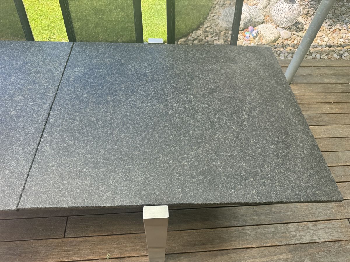 Tavoli: Gartentisch Granit massiv 320 x 90  – Usato da Mörigen venduto da Kummer1 8