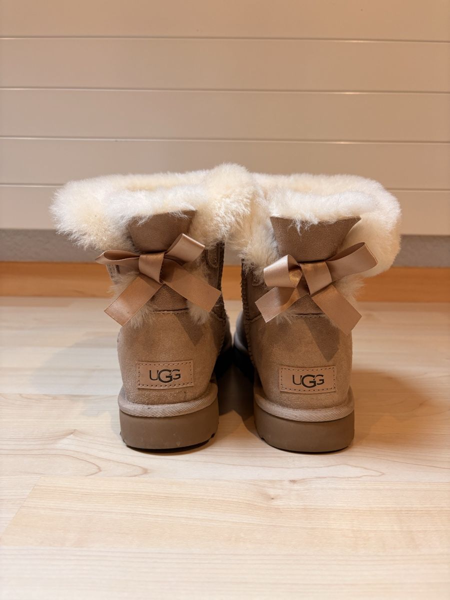 Ugg Damenschuhe: UGG Boots Mini Bailey Bow – Neu (gemäss Beschreibung) aus Wiesendangen von lui_9cfx 4