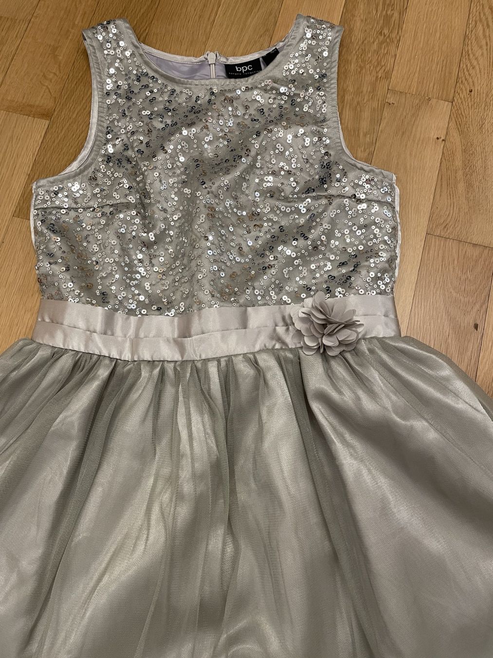 Vestiti & Gonne: Mädchenkleid mit Pailletten – Usato da Küssnacht am Rigi venduto da icbicb 5