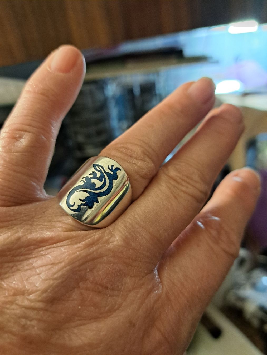 Anelli: Es ist ein 925  Silber Ring mit einem Drachen drauf. – Usato da Wolfhausen venduto da fab_58yr