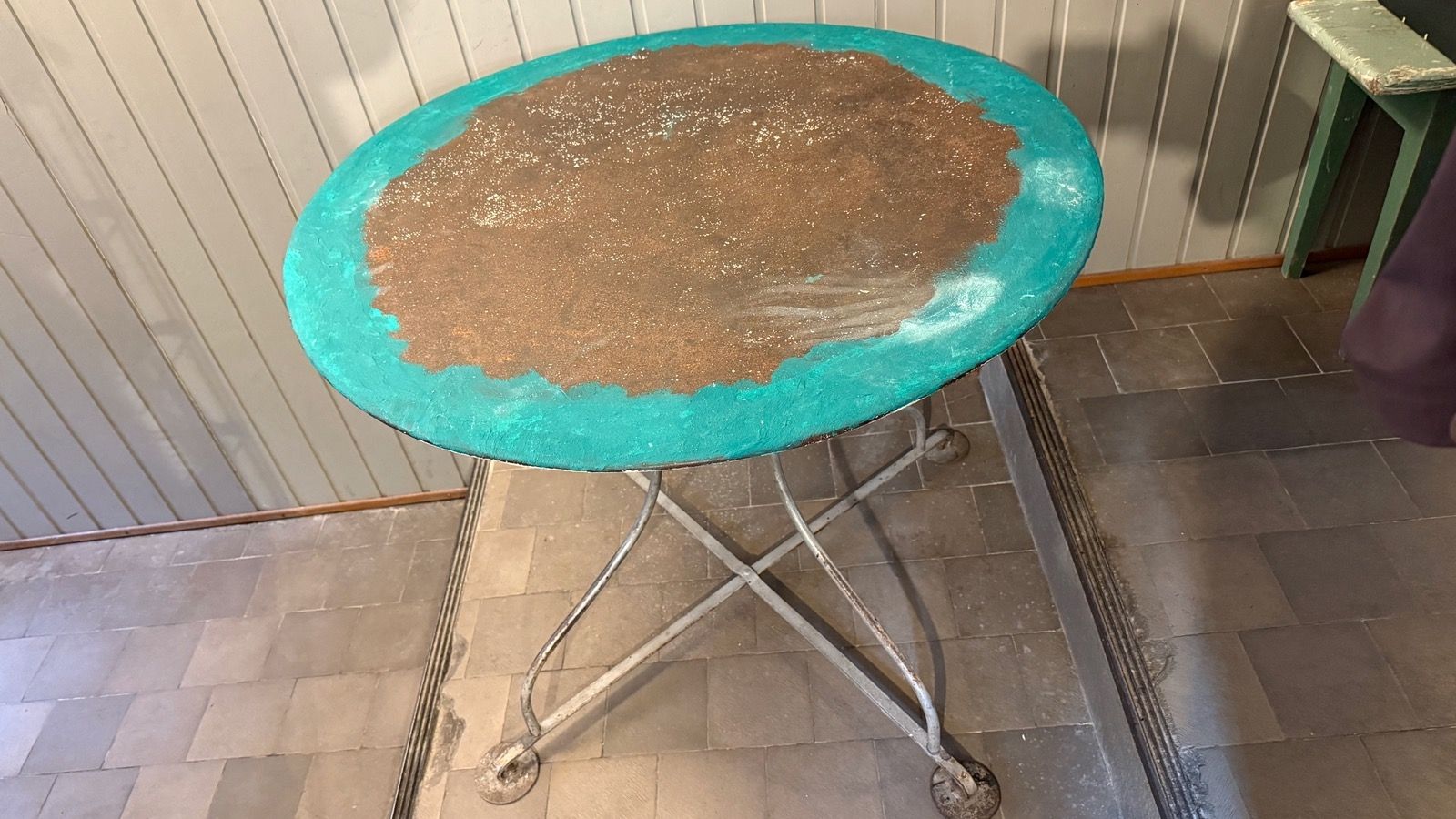 Tables: Jugendstil Tisch Metall – Défectueux à Laufenburg par Tris10