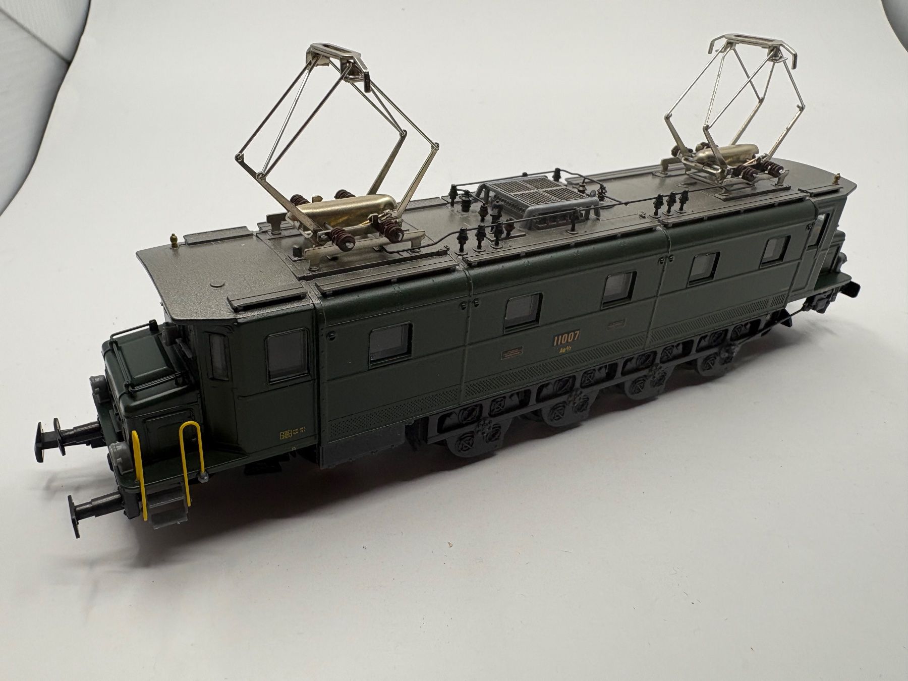 Hag Modelleisenbahnen: Hag SBB Ae 4/7 11007 H0 – Neu und originalverpackt aus Forch von Hanimann-Robinson 2