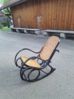 Schaukelstuhl aus Holz mit Rattangeflecht, Vintage