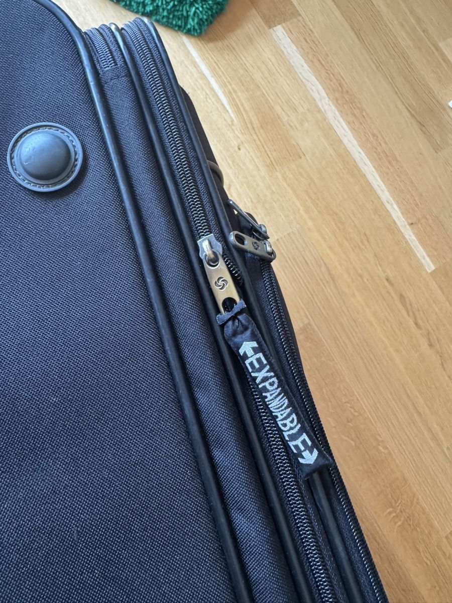 Samsonite Valises de voyage: Black Expandable Cabin Suitcase Samsonite – D'occasion à Morges par melz_28 3