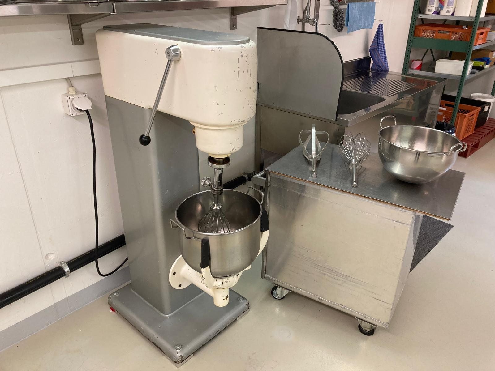 Küchengeräte: Bäckereimaschine, Rührwerk – Gebraucht aus Aeugst am Albis von marimar0412