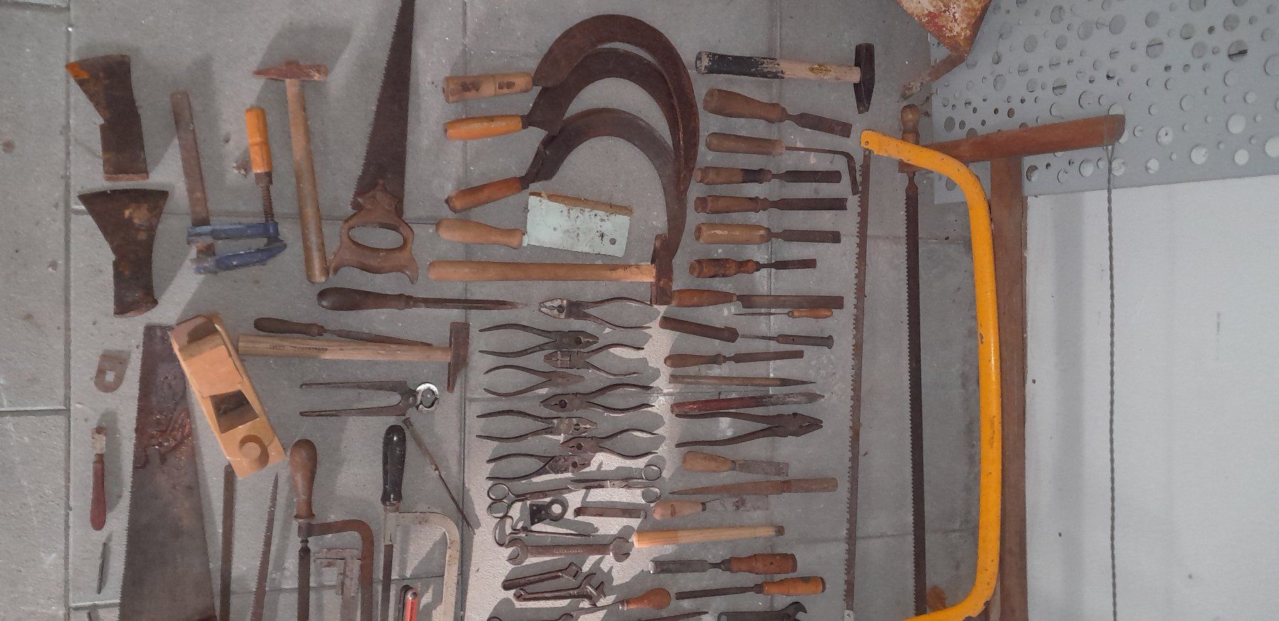 Alle Werkzeuge: Altes Werkzeug – Gebraucht aus Liesberg von Ragged 1