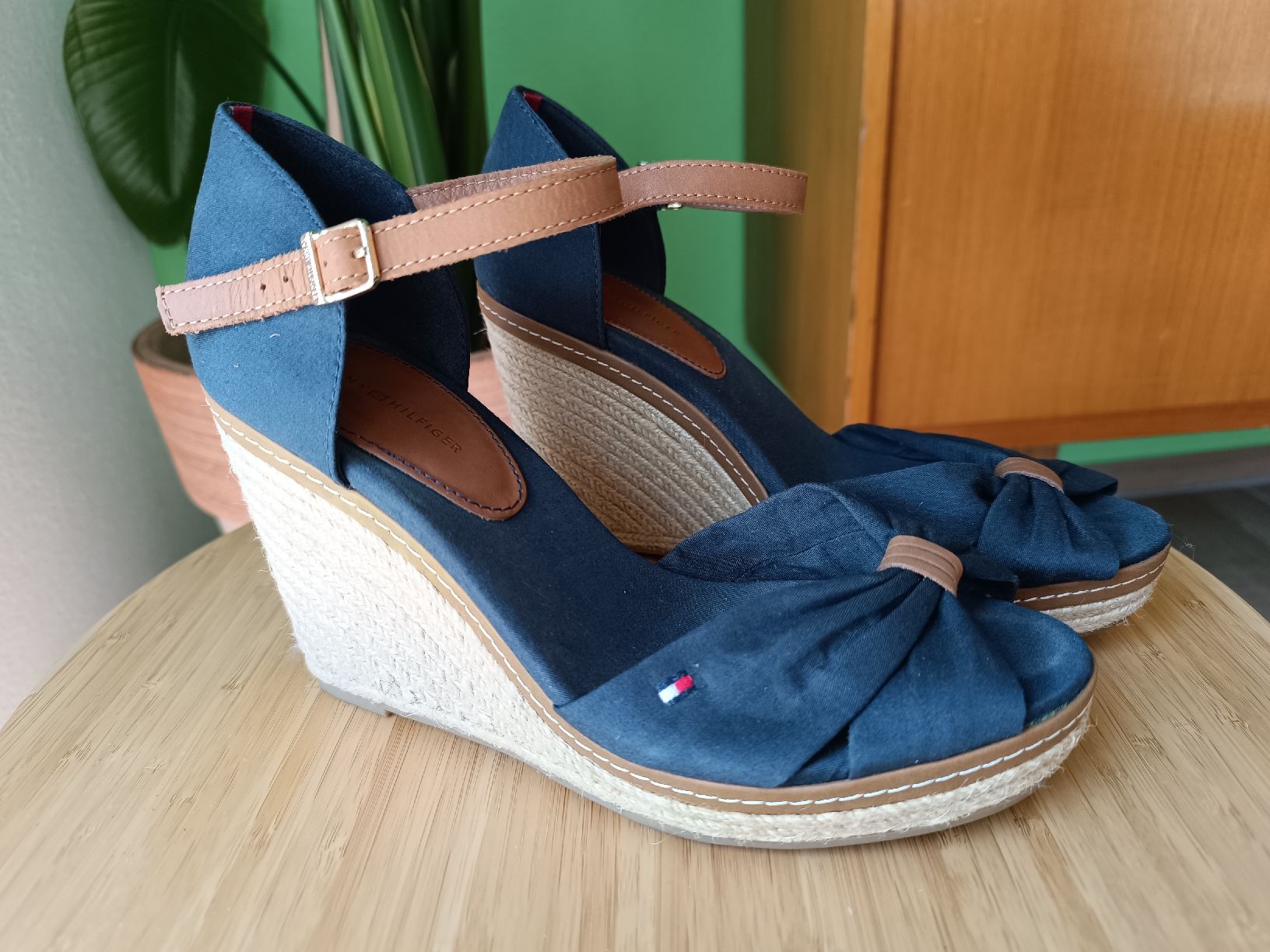 Tommy Hilfiger Chaussures femmes: Sandalen blau Tommy Hilfiger – D'occasion à Wolfwil par SecondOwner 2