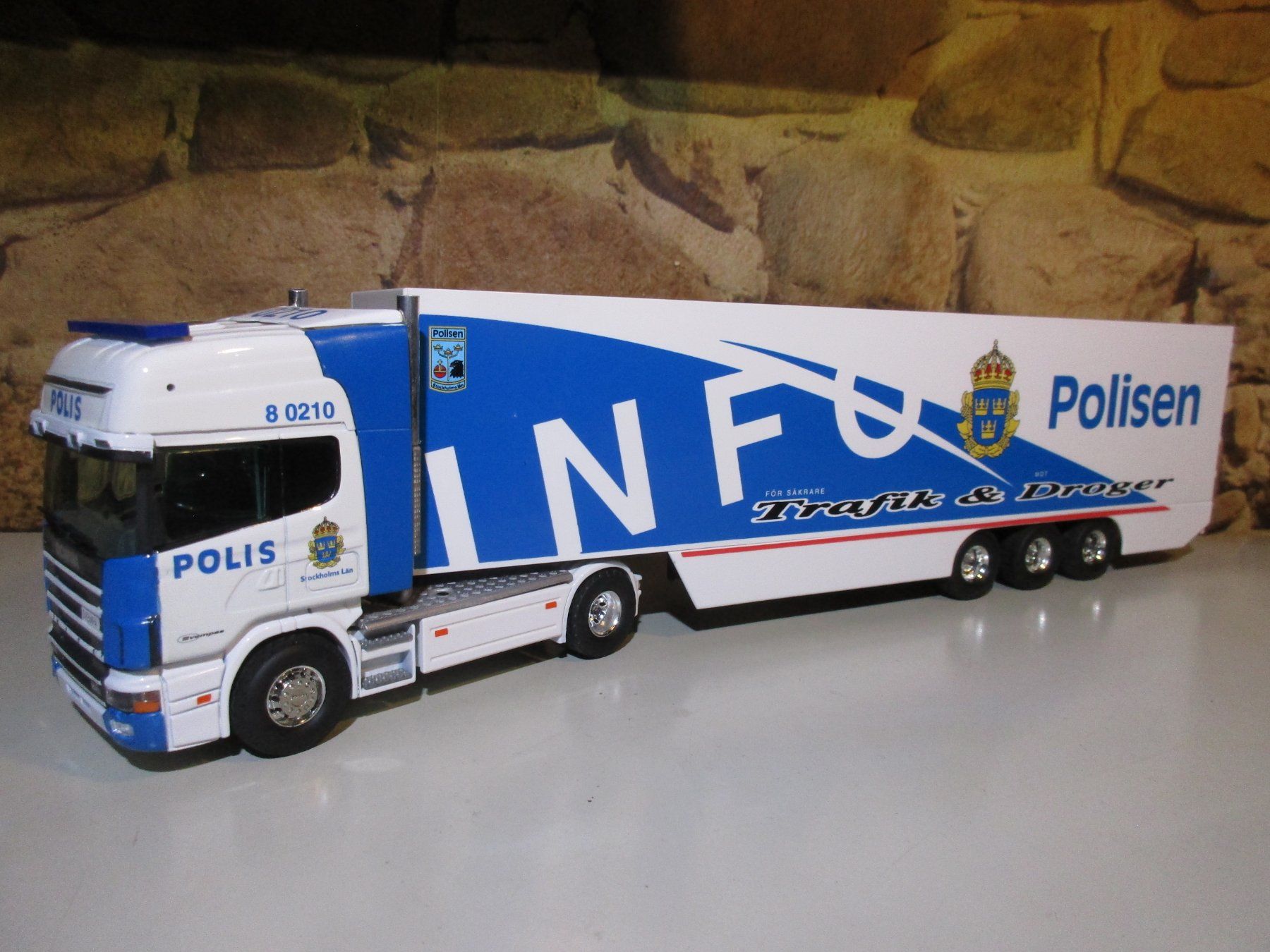 Tekno Kit di modellismo & Modellini statici: Tekno  1:50  Scania 144    Polizei – Usato da Ennetmoos venduto da Truckdiver