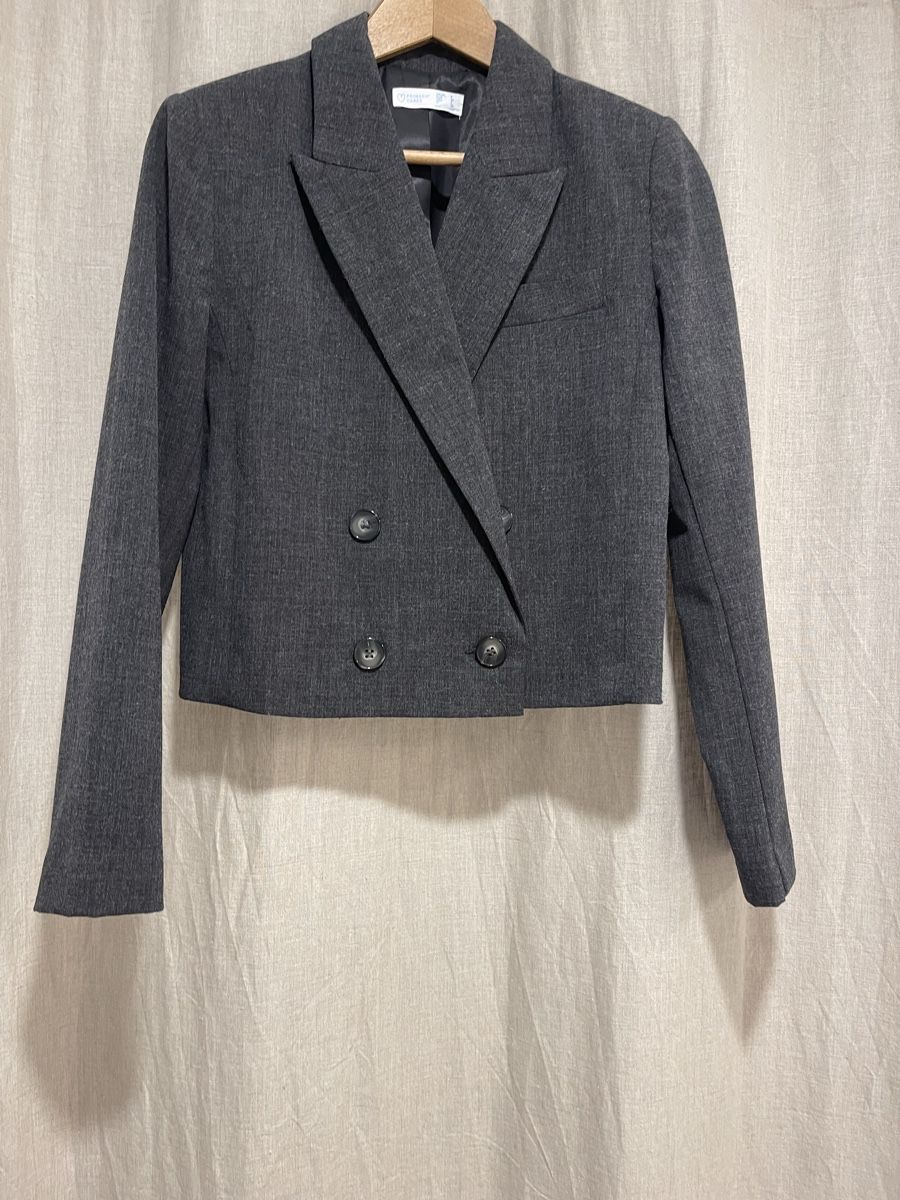 Primark Giacche: Primark cropped Blazer grau Grösse 34 eher eine 36/38  – Nuovo (secondo la descrizione) da Meilen venduto da ana9