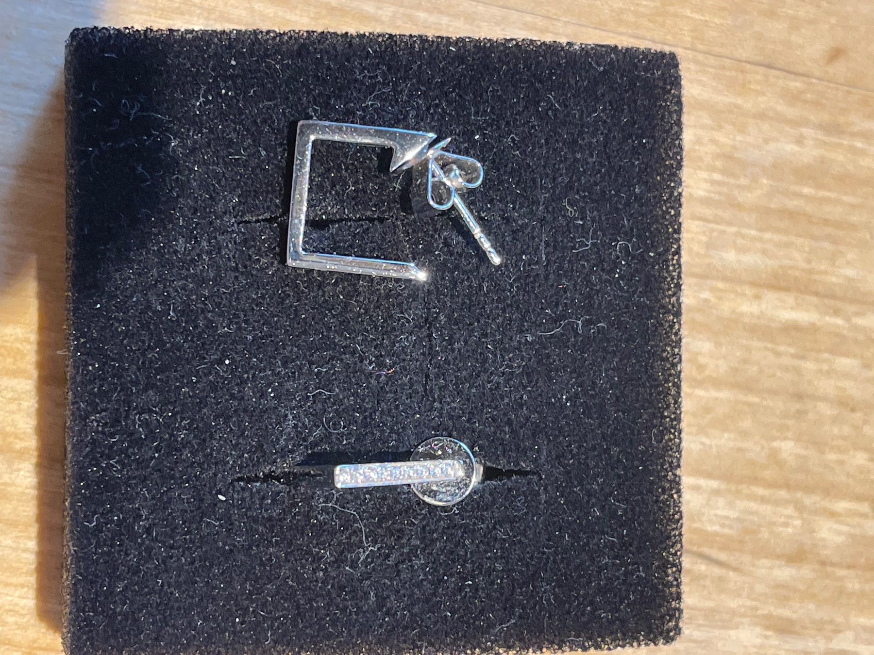 Christ Ohrringe & -stecker: Weissgoldcreolen von Christ – Gebraucht aus Zürich von liviflo