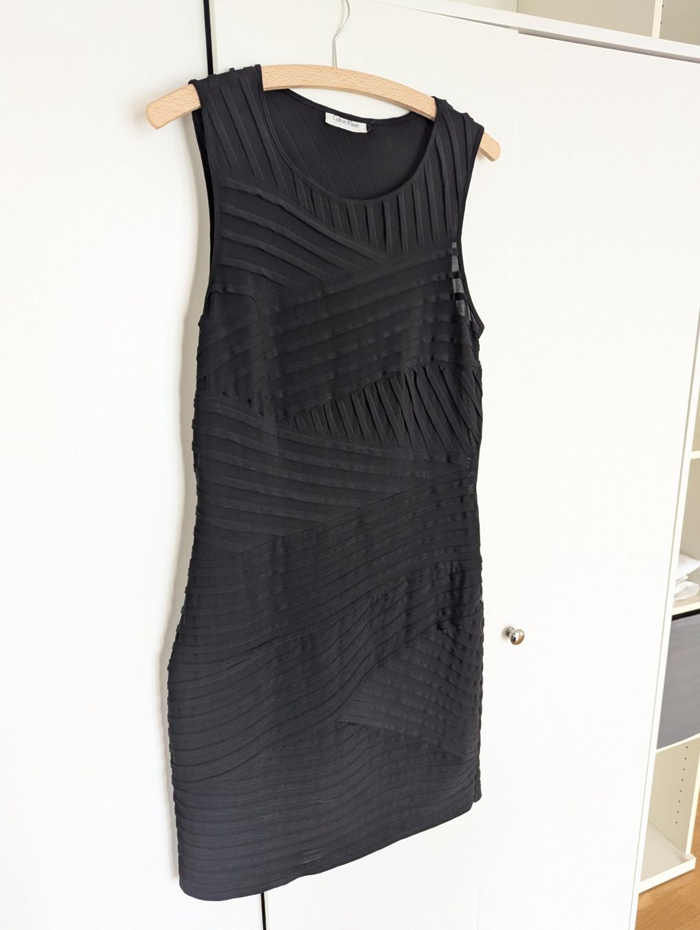 Calvin Klein Vestiti: Schwarzes Kleid von Calvin Klein – Usato da Marthalen venduto da aduanista 1