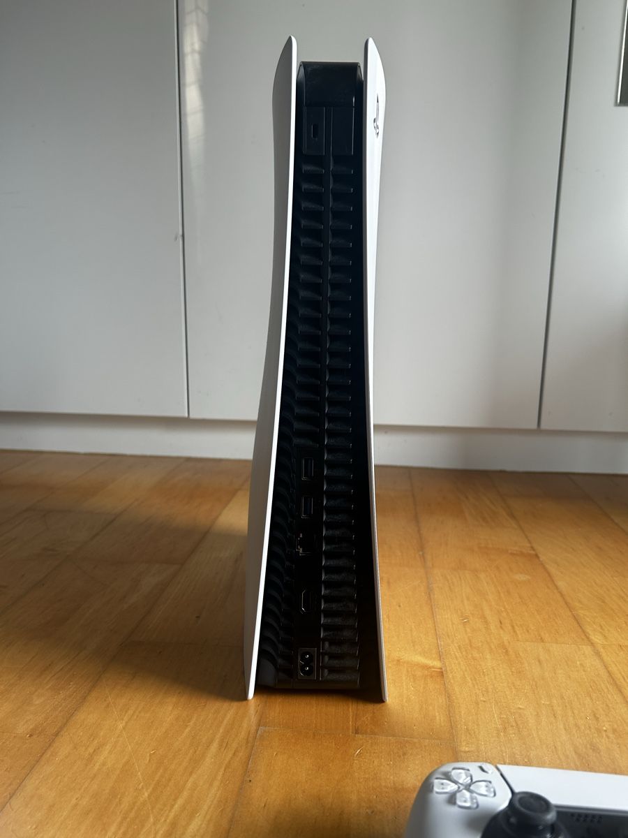 Sony Consoles: Sony PlayStation 5 Konsole mit 2 Controllern und Elden Ring – Neuf (Voir description) à Zürich par leo343 2
