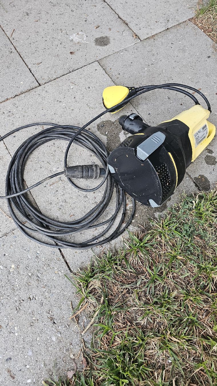 Kärcher Pumpen & Teile: Kärcher Tauchpumpe SP 2 Flat – Gebraucht aus Zürich von jetties 2