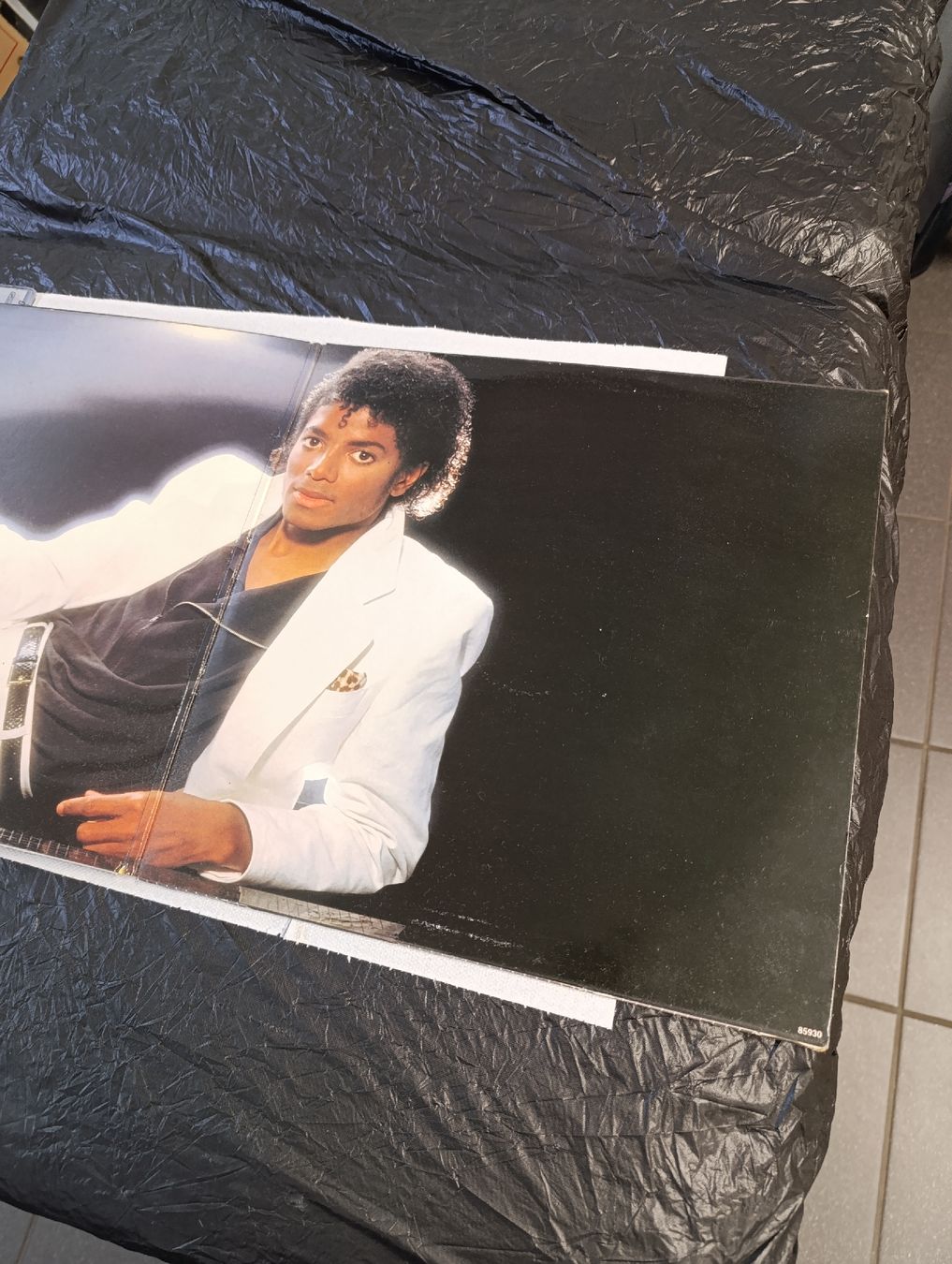 Dischi in vinile: Michael Jackson "Thriller"disque original de 1984 – Usato da Avry-sur-Matran venduto da dav_nm5p 3
