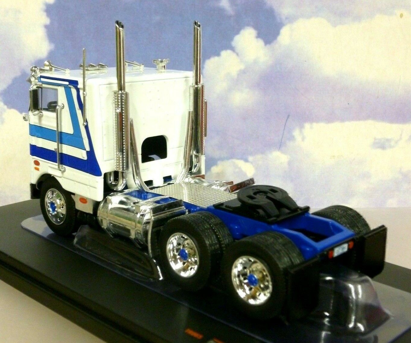 Peterbilt Modellini d'auto: Peterbilt 352 Pacemaker LKW Zugmaschine 1979 weiss / hell – Nuovo e nell'imballaggio originale da Gerlafingen venduto da espero88 4