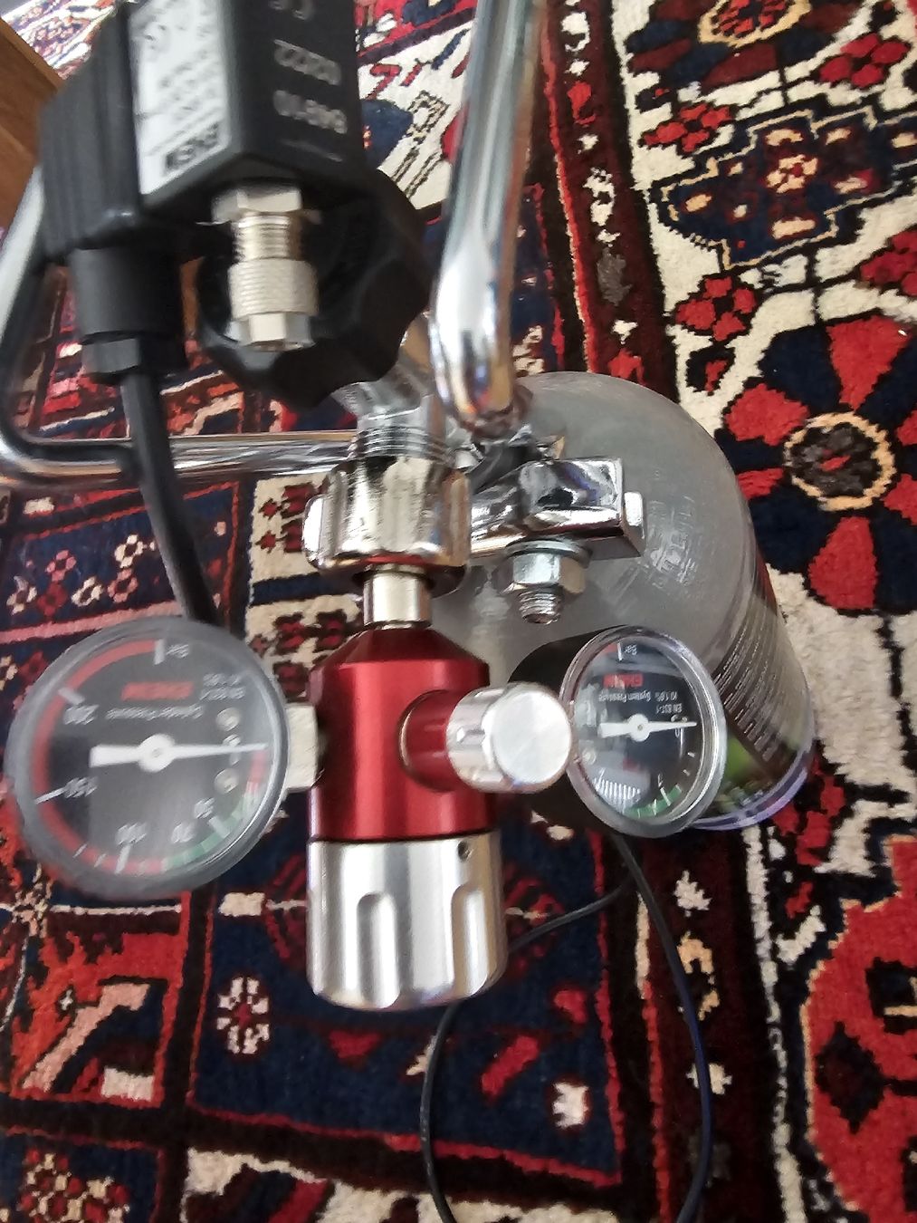Acquari: Leere Co2 Flasche mit EHEIM CO2-Druckminderer mit Manometer  – Usato da Döttingen venduto da beatus07 1