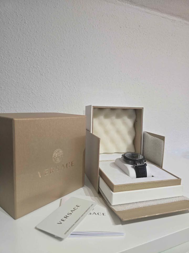 Versace Orologi: Versace Aion Chronograph Big Date VE1D01420 / Fullset – Usato da Oftringen venduto da bur_w5ds 1