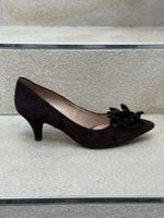 Elegant Anna Chini Suede Heels