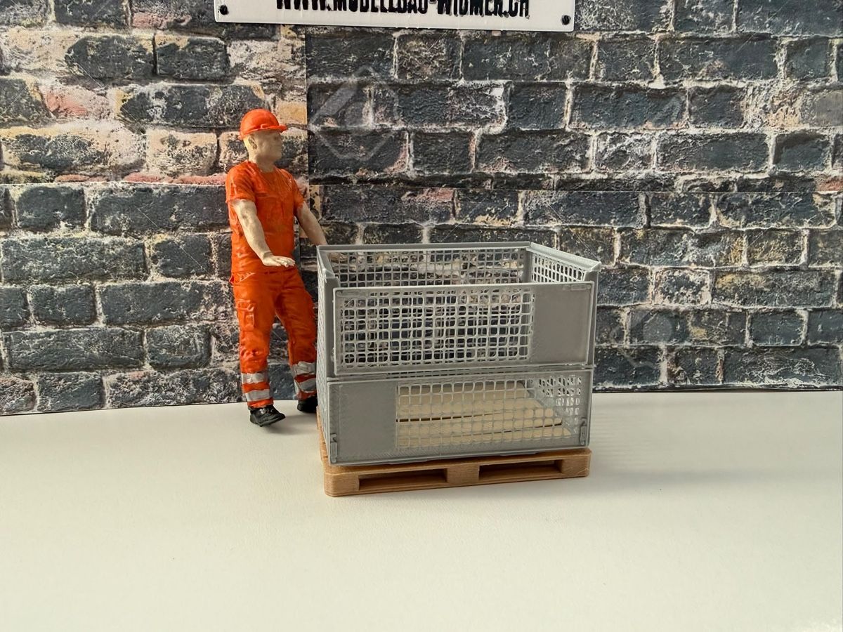 Modelleisenbahnen: Palette mit Gitterbox 1:22,5 – Neu und originalverpackt aus Altdorf UR von modellbau-widmer