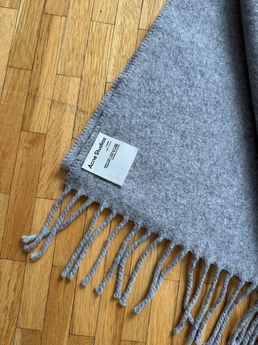 Acne Studios Foulard & Sciarpe: Acne Studios wool scarf – Usato da Nyon venduto da dasha107 1
