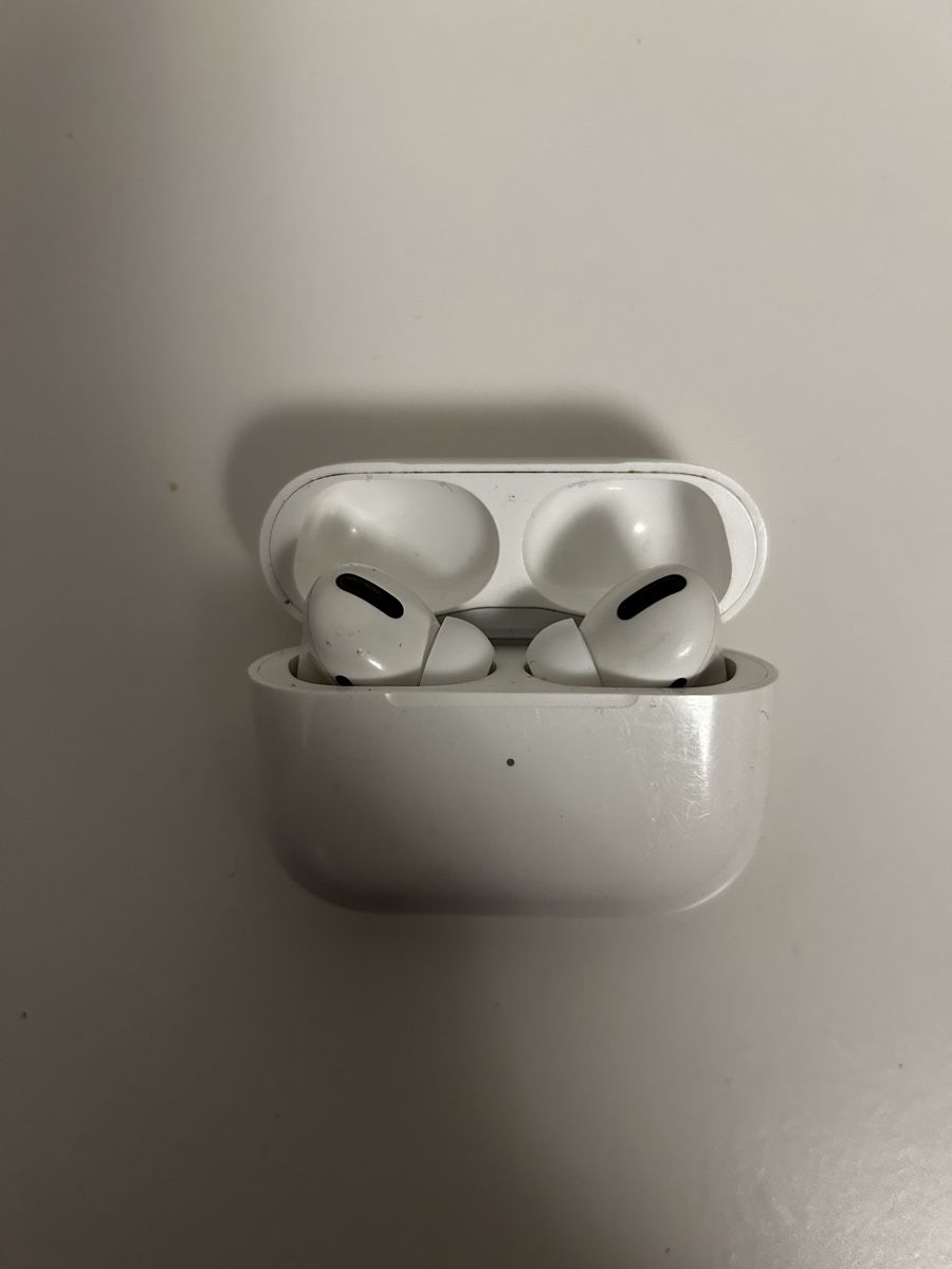 Apple Casques audio: AirPods  – Défectueux à Winterthur par BMW440