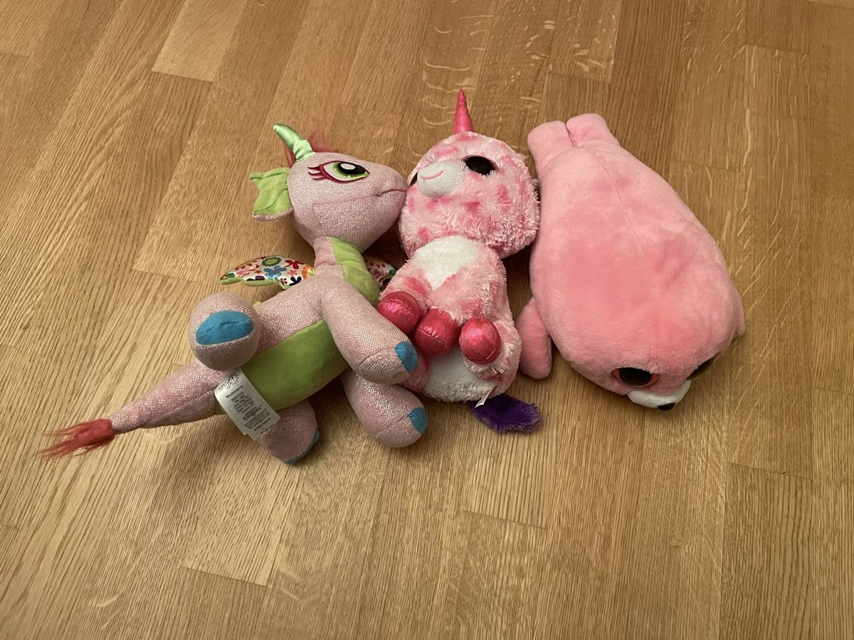 Spielzeuge: 3 Fantasy Plüschtiere Drache, Robe, Einhorn – Gebraucht aus Wilen b. Wil von Tschisi