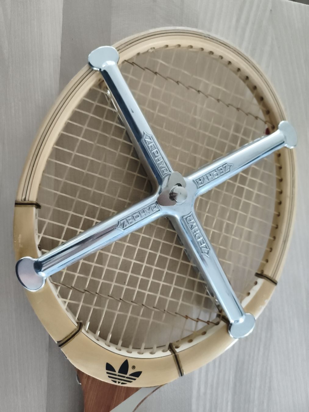 Adidas Schläger: Antiker Tennisschläger Adidas – Gebraucht aus Burgdorf von Chestnut 3