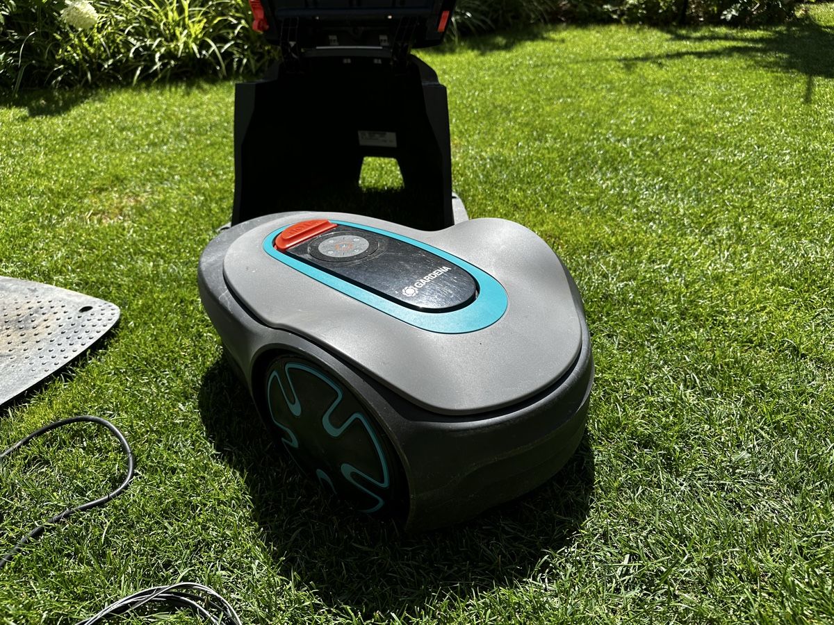 Gardena Tagliaerba: Gardena Sileno Minimo 250qm - mit Garage – Usato da Herrenschwanden venduto da h.richert 1