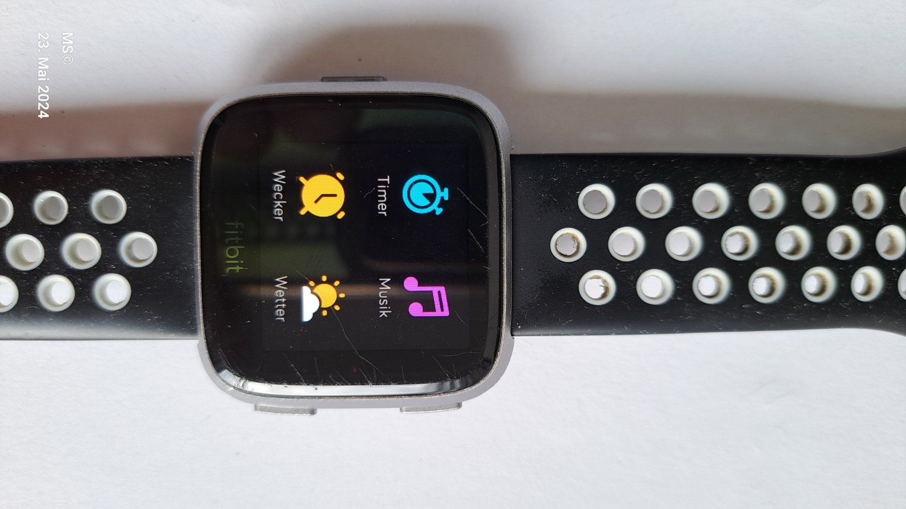 Fitbit Smartwatch: Fitbit Versa – Gebraucht aus Allschwil von Vision139 8