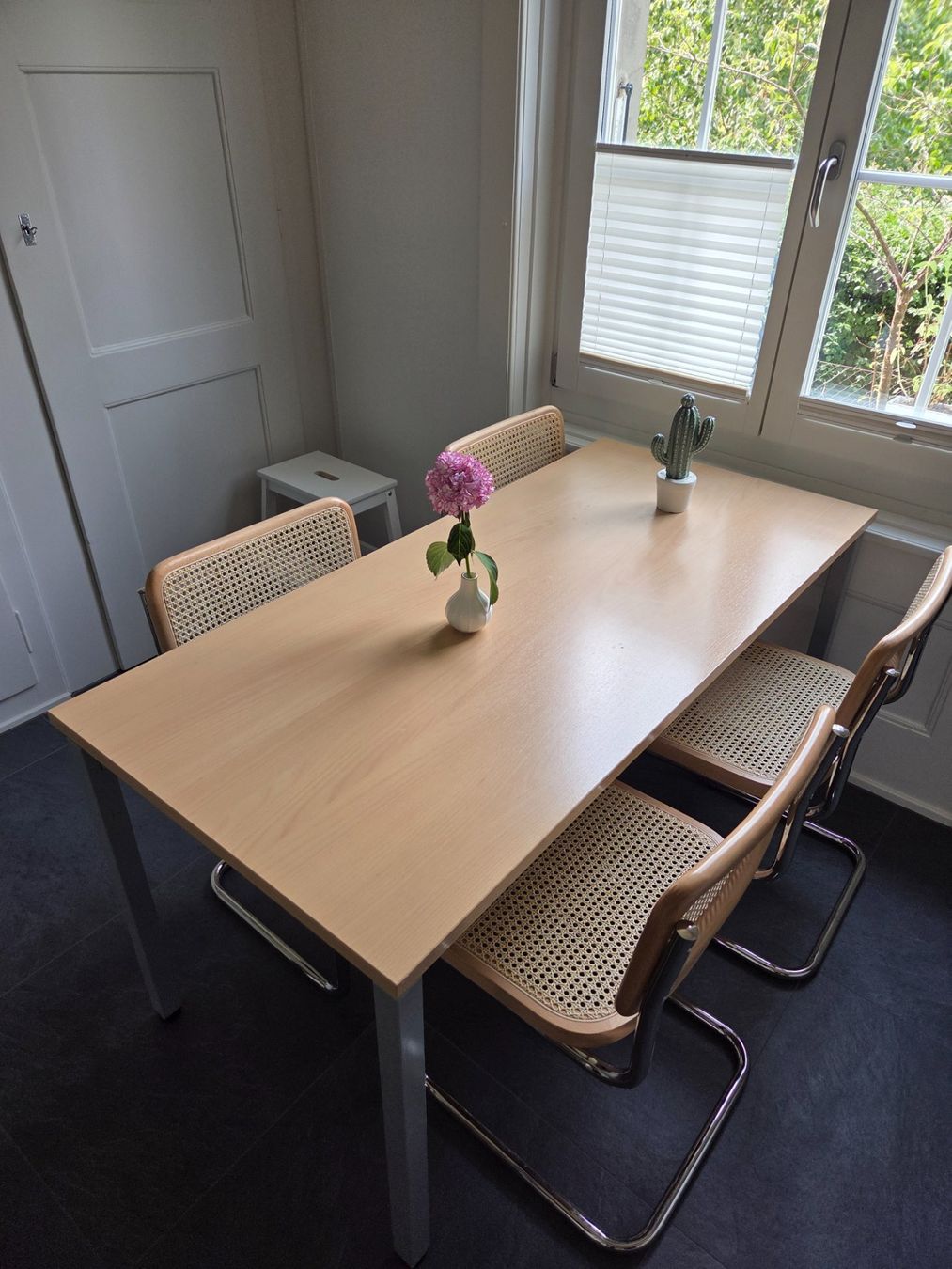 Tables: Büro- oder Esstisch mit Chrommetallfüssen – D'occasion à Bern par Chrume