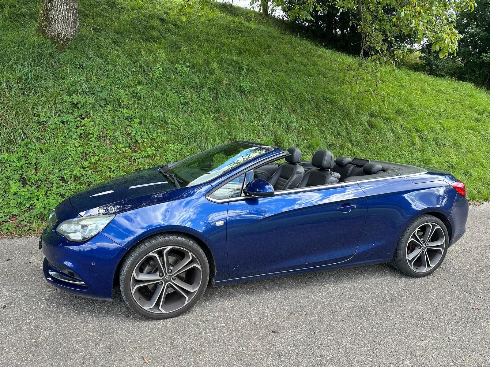 Opel Automobili: Opel Cascada Cabriolet, Blau mit Anhängerkupplung – Usato da Winterthur venduto da steck955