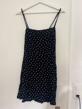 Sommerkleid schwarz mit Blumenmuster 