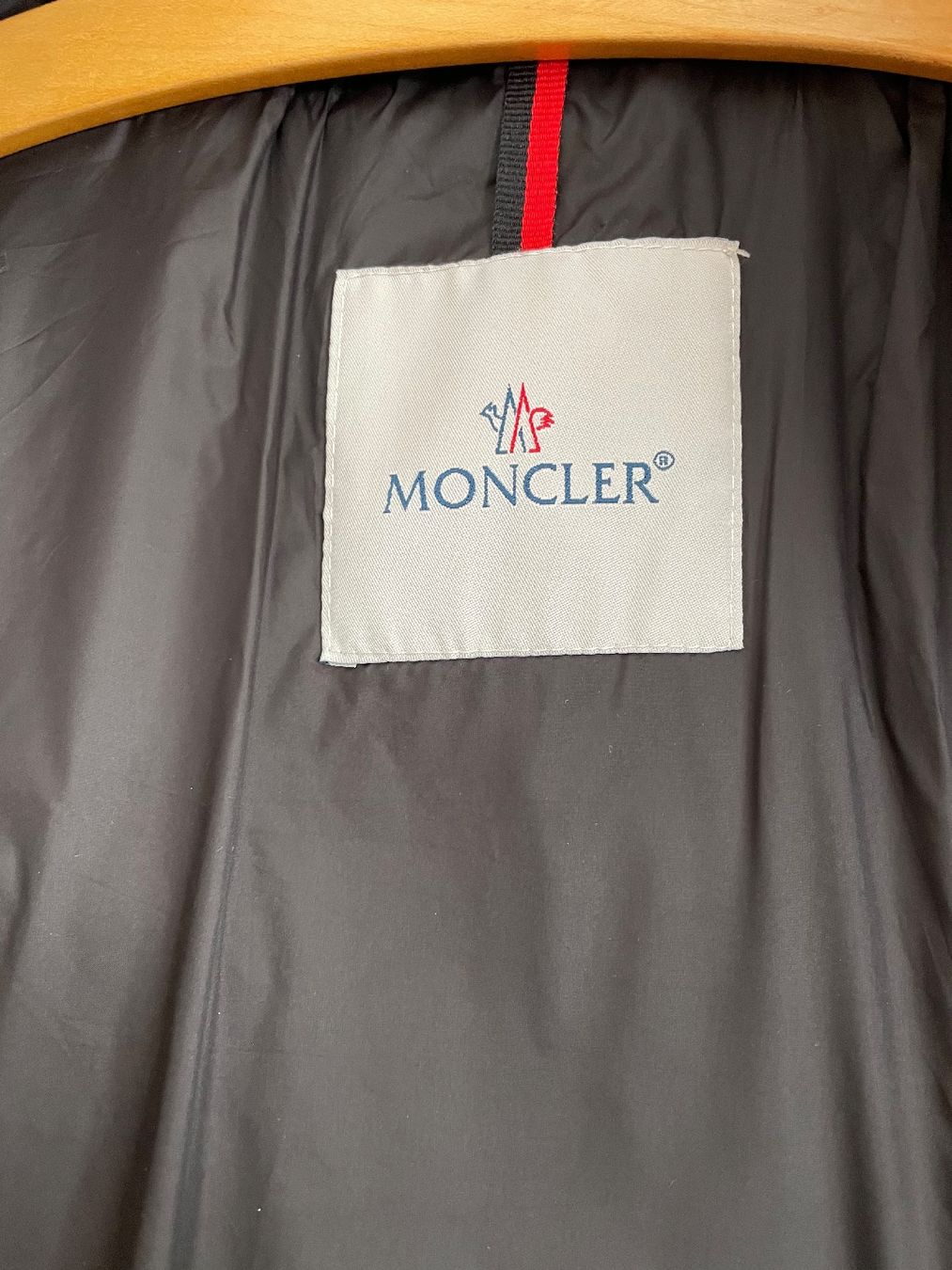 Moncler Giacche: Moncler Daunenjacke, Grösse L – Usato da REINACH BL venduto da str_pp8j 4