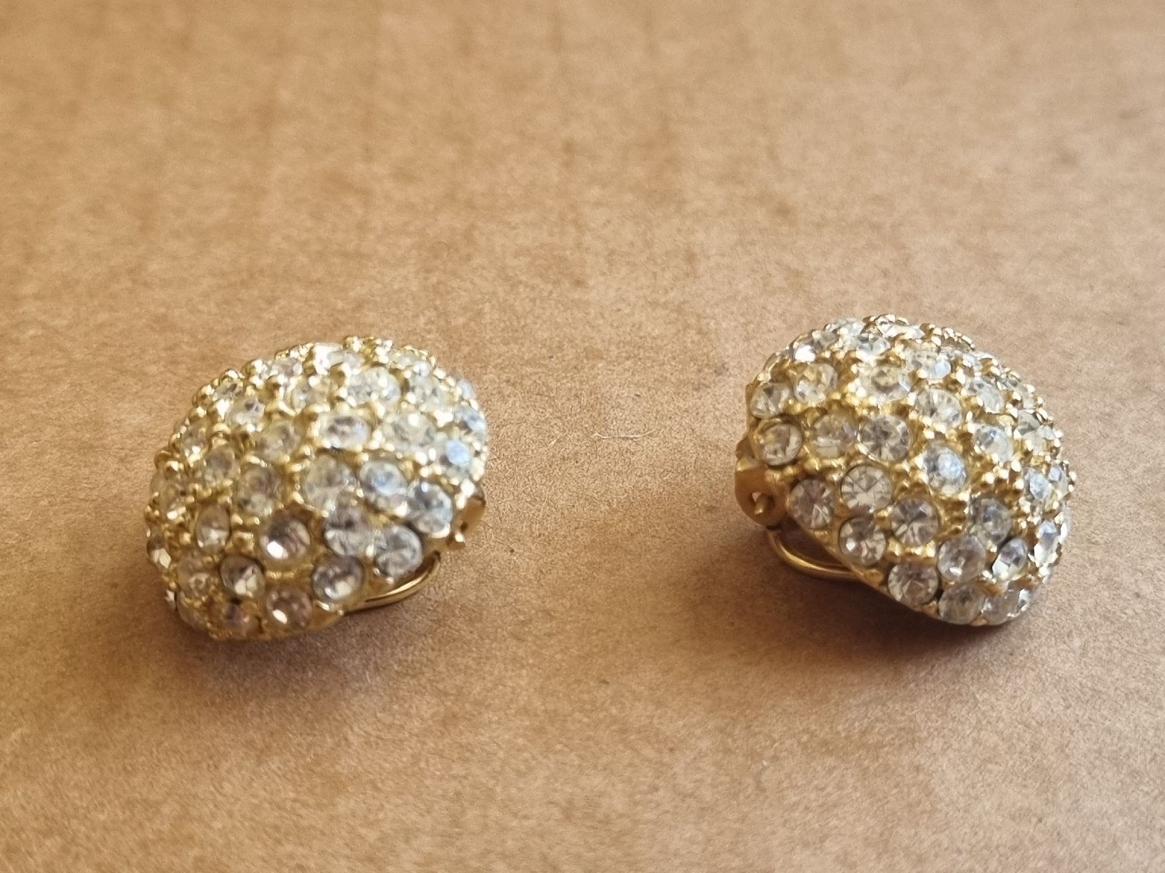 Ohrringe & -stecker: Elegante Ohrclips, goldfarben mit Strass  – Gebraucht aus Schaffhausen von Leveron13
